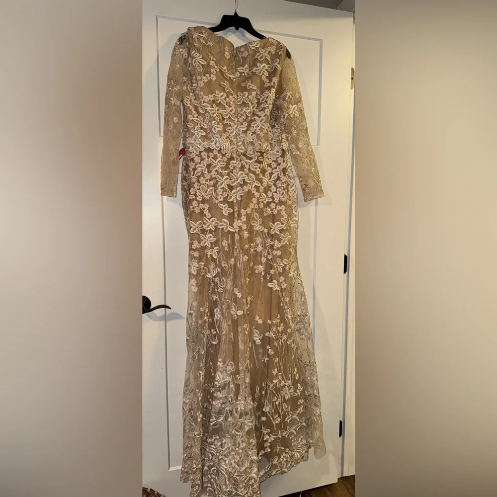 Mac Duggal Long Sleeve Lace Gown in Cream and White - Picture 4 of 9